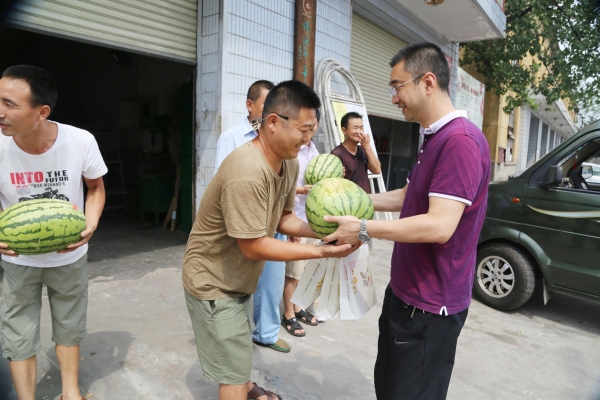 廣告公司：酷暑夏日送清涼，點滴關(guān)懷入人心